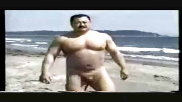 Các cô gái, một chàng trai trong miệng là phim xxx nguoi va thu một cục cứt.