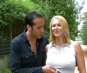 Thật khó để fuck gái bị bỏ rơi trong một phim xxx nguoi va cho bãi đậu xe.