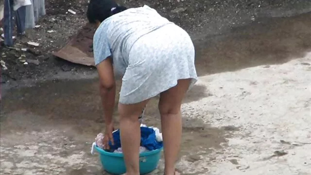 một cô gái sử xxx thu dụng bởi rất nhiều người già.